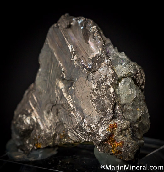 Bismuth with Fluorite from Dolcoath Mine, Camborne, Cornwall, England [db_pics/pics/J305b.jpg]