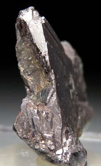 Bismuth with Fluorite from Dolcoath Mine, Camborne, Cornwall, England [db_pics/pics/J305d.jpg]