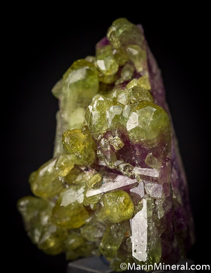 Vesuvianite from Jeffrey Mine, Asbestos, Quebec, Canada [db_pics/pics/J589b.jpg]