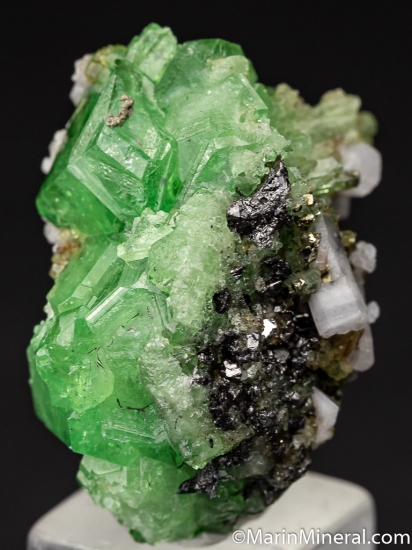 Tsavorite, Laumontite, Graphite from Merelani HIlls, Arusha, Tanzania [db_pics/pics/K714b.jpg]