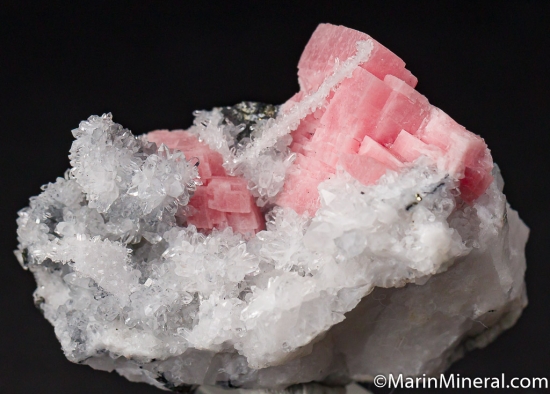 Rhodochrosite on quartz from American Tunnel, Silverton, Colorado, USA [db_pics/pics/M453a.jpg]
