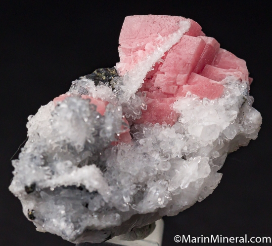 Rhodochrosite on quartz from American Tunnel, Silverton, Colorado, USA [db_pics/pics/M453b.jpg]