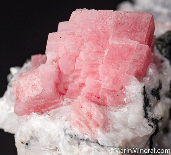 Rhodochrosite on quartz from American Tunnel, Silverton, Colorado, USA [db_pics/pics/M453e.jpg]