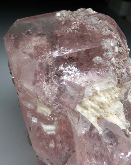 Morganite from Minas Gerais, Brazil [db_pics/pics/SM510d.jpg]