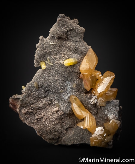 Wulfenite with Mimetite from Tsumeb, Namibia [db_pics/pics/SM513a.jpg]