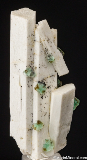 Fluorite on Orthoclase from Erongo Mountains, Namibia [db_pics/pics/ST149a.jpg]