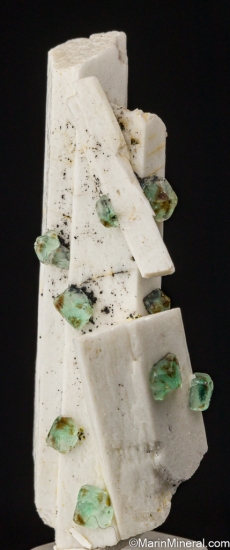 Fluorite on Orthoclase from Erongo Mountains, Namibia [db_pics/pics/ST149b.jpg]