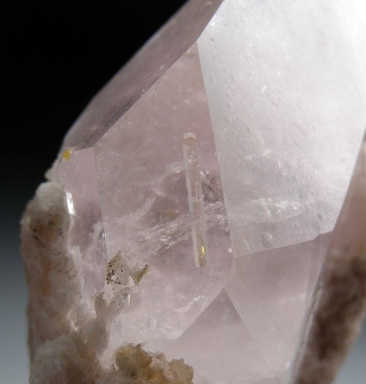 Tourmaline in Morganite from Kunar, Afghanistan [db_pics/pics/ST264e.jpg]
