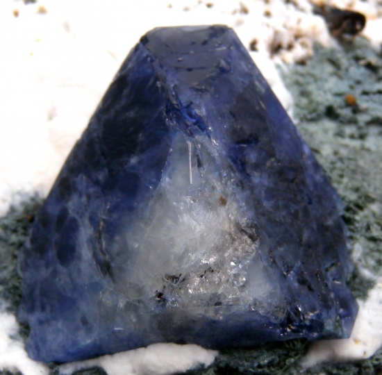 Benitoite with Neptunite from Gem Mine, San Benito Co., California, USA [db_pics/pics/ST945e.jpg]