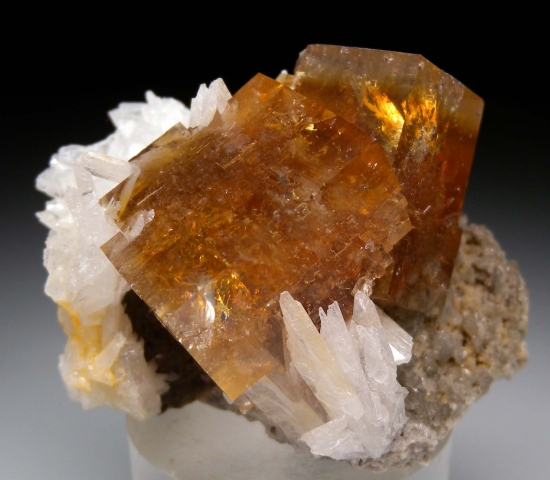 Fluorite from Stoneco White Rock Quarry, Clay Center, Ottawa Co., Ohio, USA [db_pics/pics/ST949a.jpg]