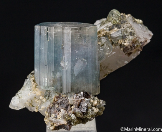 Apatite on Quartz from Panasquiera, Portugal [db_pics/pics/ST956a.jpg]