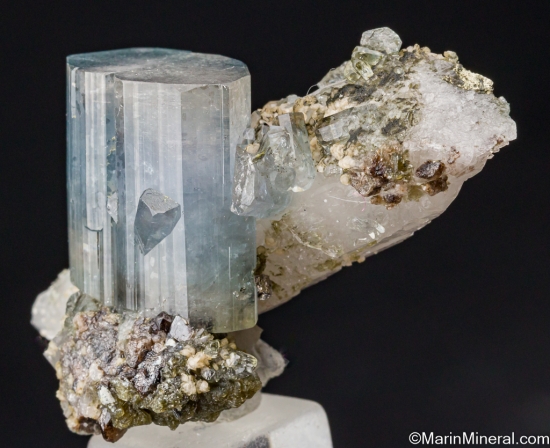 Apatite on Quartz from Panasquiera, Portugal [db_pics/pics/ST956b.jpg]