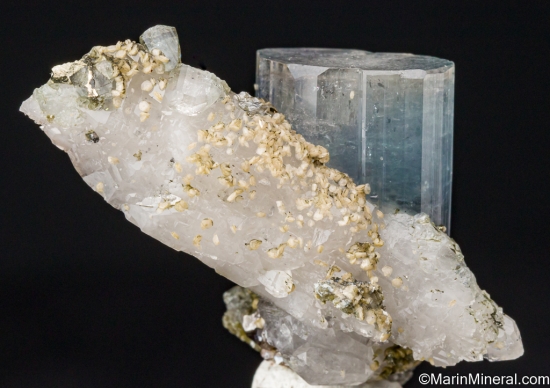 Apatite on Quartz from Panasquiera, Portugal [db_pics/pics/ST956d.jpg]