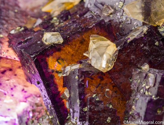 Calcite on Fluorite from Cave-in-Rock, Hardin Co., Illinois, USA [db_pics/pics/ST958h.jpg]