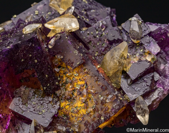 Calcite on Fluorite from Cave-in-Rock, Hardin Co., Illinois, USA [db_pics/pics/ST958j.jpg]