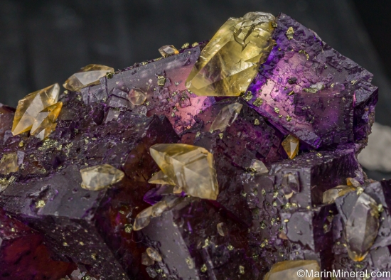 Calcite on Fluorite from Cave-in-Rock, Hardin Co., Illinois, USA [db_pics/pics/ST958k.jpg]