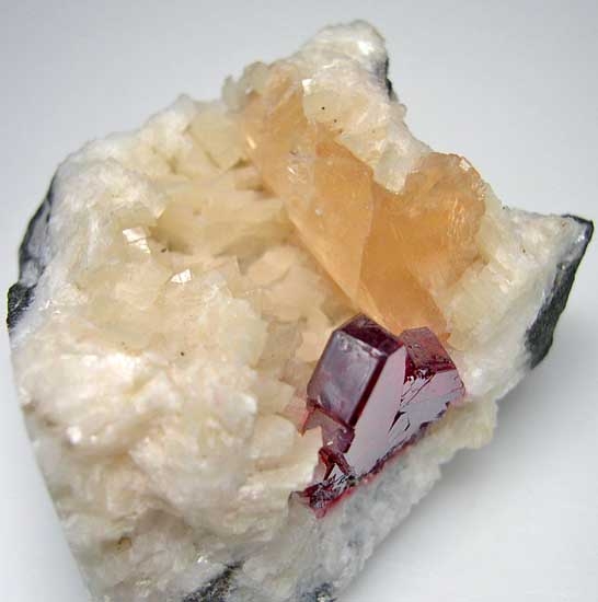 Cinnabar with Calcite from Tongren, China [db_pics/pics/a307b.jpg]