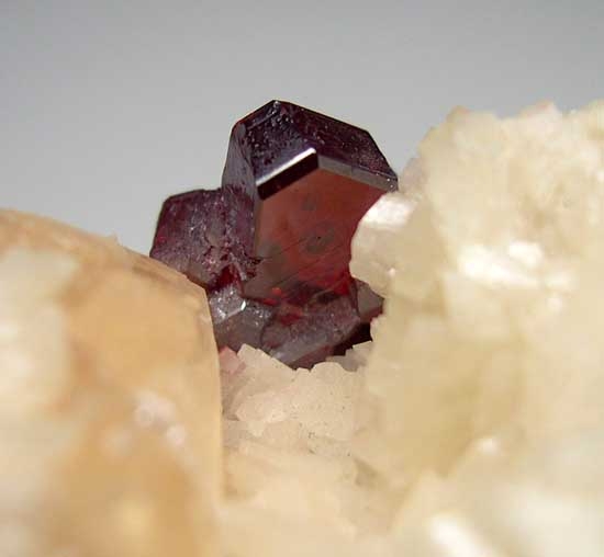 Cinnabar with Calcite from Tongren, China [db_pics/pics/a307d.jpg]