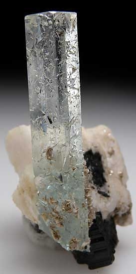 Aquamarine with Orthoclase from Skardu District, Pakistan [db_pics/pics/a362c.jpg]
