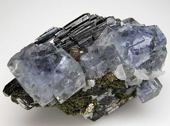 Fluorite on Ferberite from Yaogangxian Mine, Hunan Prov., China [db_pics/pics/a404b.jpg]