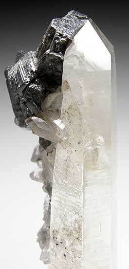 Bournonite on Quartz from Yaogangxian Mine, Hunan Prov., China [db_pics/pics/a406c.jpg]
