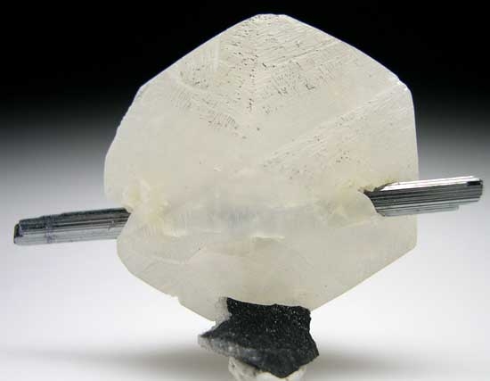 Stibnite with Calcite from Henan Prov., China [db_pics/pics/a612a.jpg]