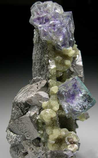 Fluorite, Arsenopyrite on Muscovite from Yaogangxian Mine, Hunan, China [db_pics/pics/a669b.jpg]