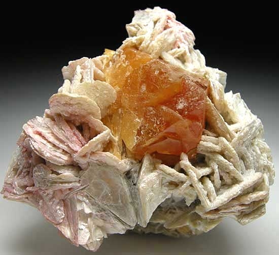 Scheelite on Muscovite from Ping Wu Mine, Hunan Prov., China [db_pics/pics/a791a.jpg]