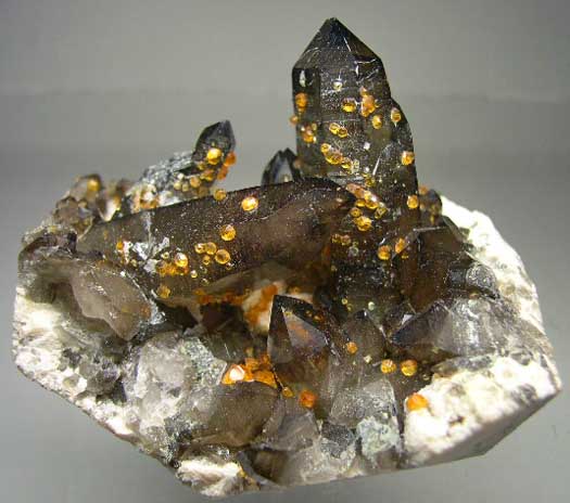Spessartine on Quartz from Tongbei, Fujian Prov., China [db_pics/pics/a878a.jpg]