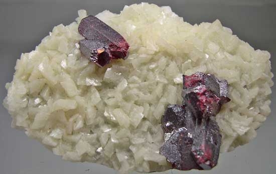 Cinnabar on Dolomite from Tongren, Guizhou, China [db_pics/pics/a897a.jpg]