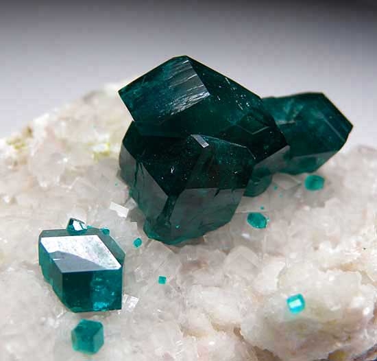 Dioptase on Calcite from Tsumeb, Namibia [db_pics/pics/af395c.jpg]