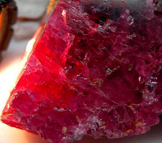 Spinel with Pargasite from Mahenge, Tanzania [db_pics/pics/af401e.jpg]