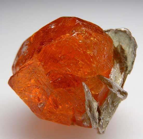 Spessartine with Mica from Loliondo, Arusha Region, Tanzania [db_pics/pics/af405c.jpg]