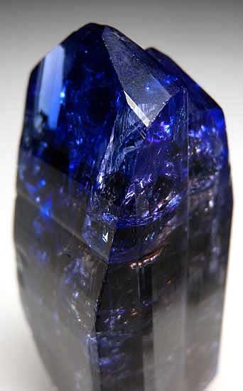 Tanzanite from Merelani Hills, Lelatema Mtns., Arusha Region, Tanzania [db_pics/pics/af710e.jpg]