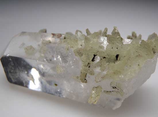 Quartz with Prehnite from Goboboseb Mountains, Brandberg District, Namibia [db_pics/pics/af806b.jpg]