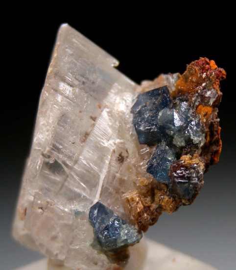 Scorodite with Selenite from Mina Oujela, Mapimi, Durango, Mexico [db_pics/pics/au141c.jpg]