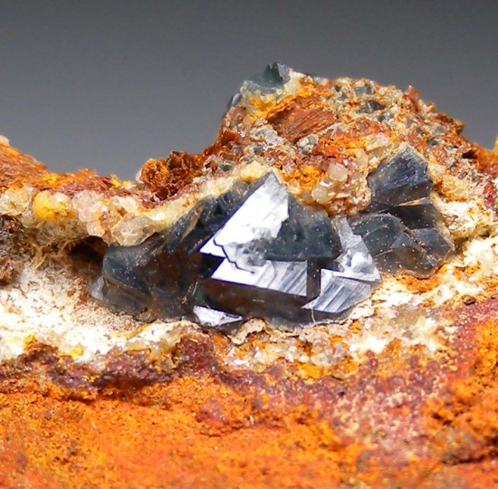 Scorodite from Mina Oujela, Mapimi, Durango, Mexico [db_pics/pics/au145b.jpg]