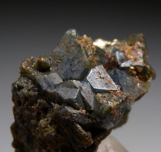 Scorodite with Beudantite from Mina Oujela, Mapimi, Durango, Mexico [db_pics/pics/au200b.jpg]