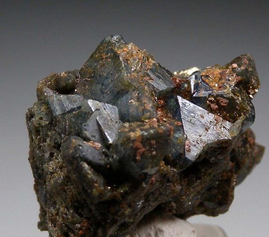 Scorodite with Beudantite from Mina Oujela, Mapimi, Durango, Mexico [db_pics/pics/au200c.jpg]