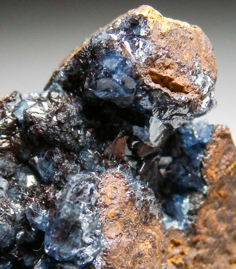 Scorodite from Mina Oujela, Mapimi, Durango, Mexico [db_pics/pics/au299c.jpg]