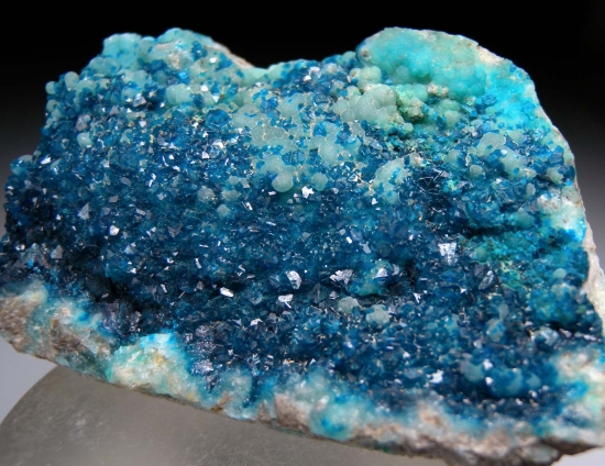 Veszelyite on Hemimorphite from Palabanda quarries, Mfouati, Bouenza Department, Republic of the Congo [db_pics/pics/au816b.jpg]