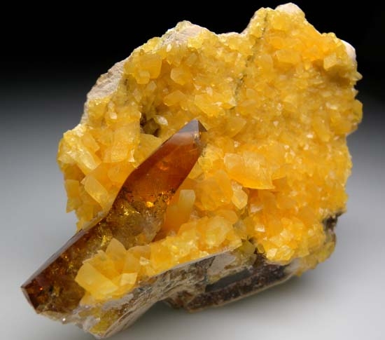 Barite on Calcite from Elk Creek, Meade Co., South Dakota [db_pics/pics/b171a.jpg]