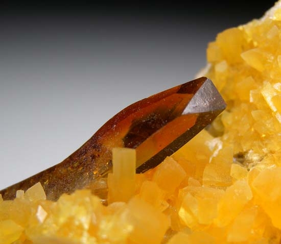 Barite on Calcite from Elk Creek, Meade Co., South Dakota [db_pics/pics/b171c.jpg]