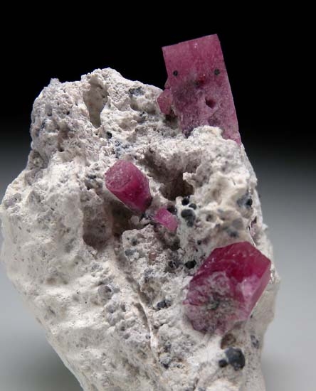 Red Beryl from Violet Claims, Wah Wah Mtns., Utah, USA [db_pics/pics/b925d.jpg]