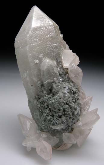 Calcite on Quartz from Piedras Verdes Mine, Urique, Chihuahua, Mexico [db_pics/pics/d125a.jpg]