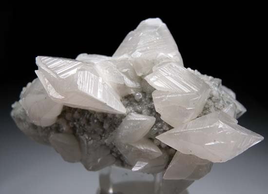 Calcite on Quartz from Piedras Verdes Mine, Urique, Chihuahua, Mexico [db_pics/pics/d125c.jpg]