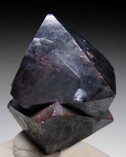 Cuprite from Poteryaevskoe Mine, Rubtsovskoe deposit, Siberia, Russia [db_pics/pics/e355a.jpg]