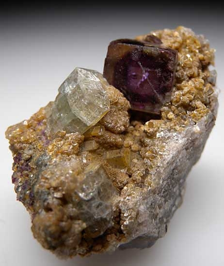Fluorite with Apatite from Sauberg Mine, Ehrenfriedersdorf, Erzgebirge, Saxony, Germany [db_pics/pics/e588b.jpg]