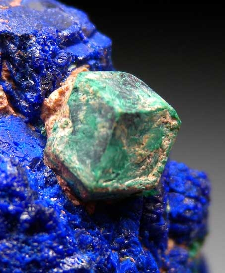Malachite after Cuprite on Azurite from Blue Mine, Chessy, Rhone-Alpes, France [db_pics/pics/e657b.jpg]