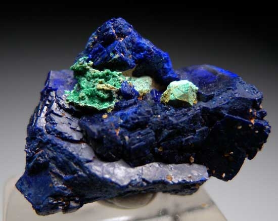 Malachite after Cuprite on Azurite from Blue Mine, Chessy, Rhone-Alpes, France [db_pics/pics/e668c.jpg]